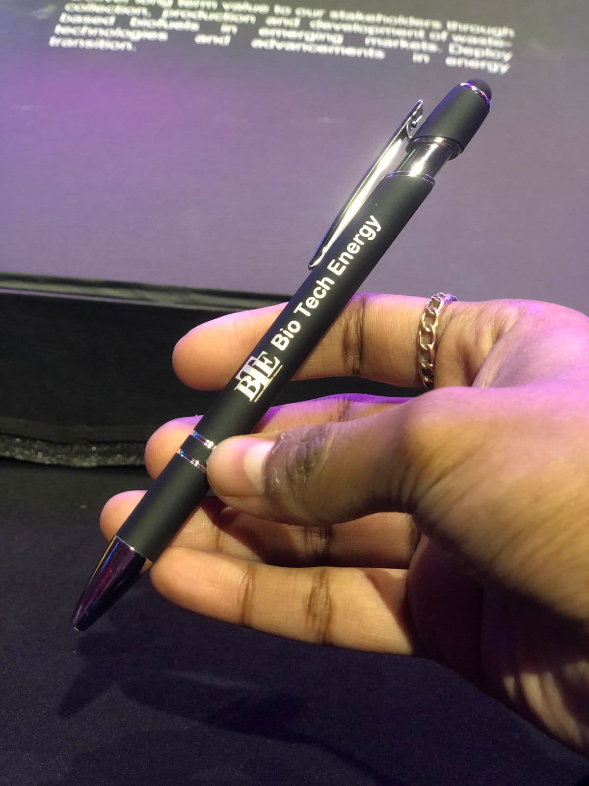 Customized pen 4 color available 